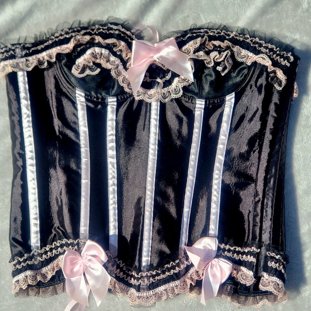 Sexy corset with lace trim